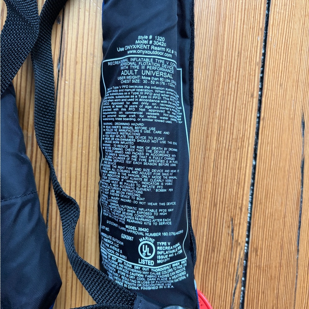 Onyx A/M-24 Black and Blue Inflatable PFD Life Vest LIFE JACKET unisex - Picture 4 of 5